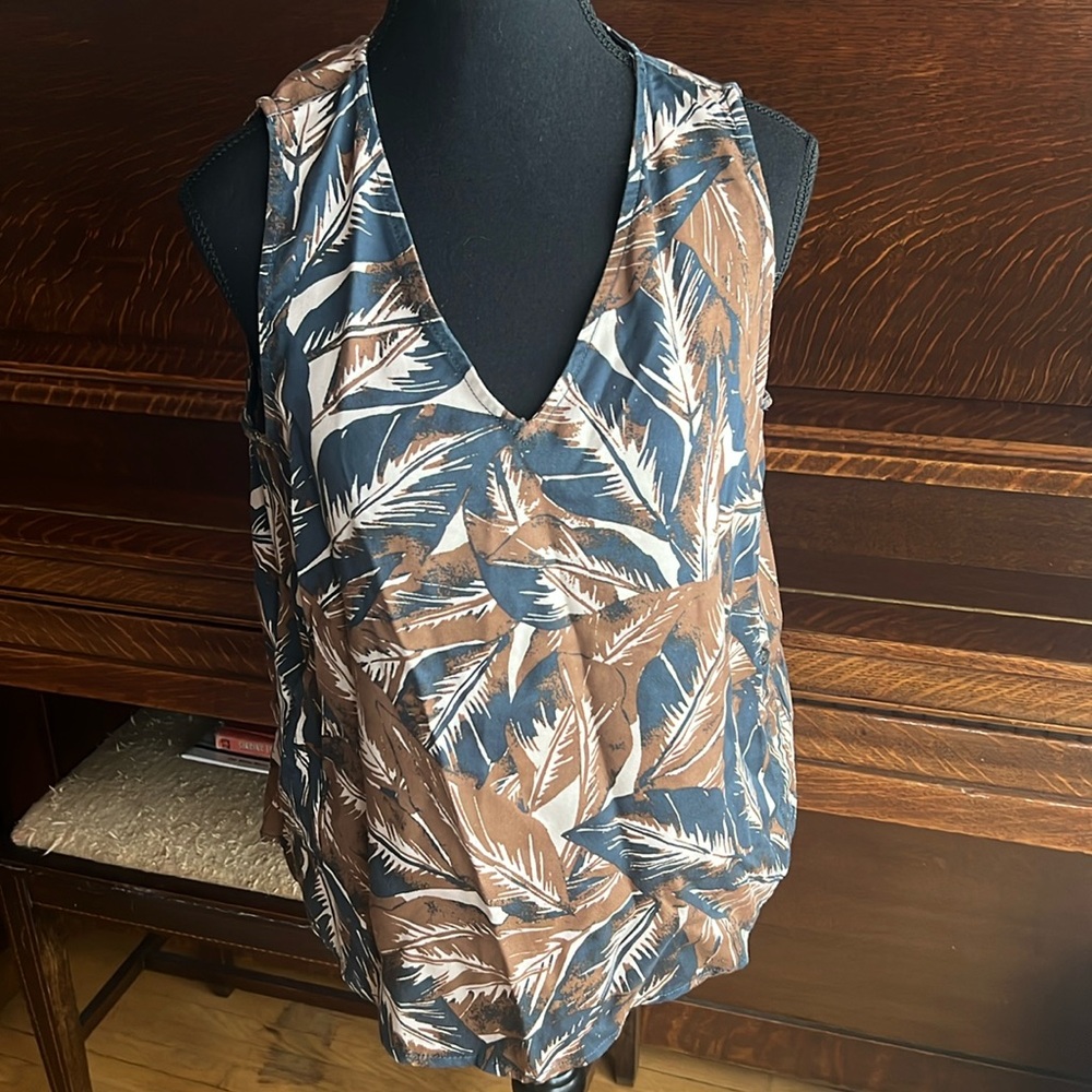 C&C California lyocell Blue Brown Fronds Floral Tank Top V Neck Side Button M
